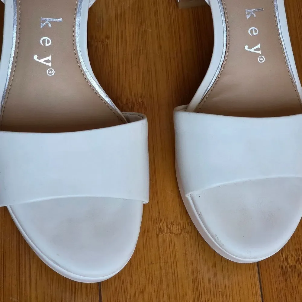 Copper Key Adore Leather Platform Sandals size 7.5 White